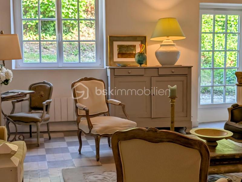 Maison - 296 m² - 9 pièces