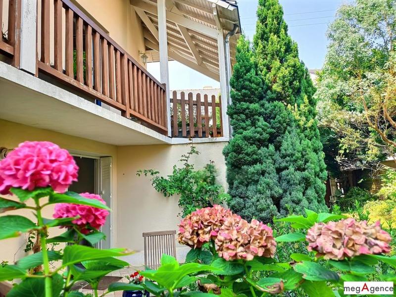 Maison - 224 m² - 8 pièces