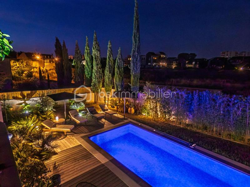 Maison de ville - 380 m² - 7 pièces