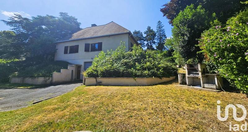 Maison - 225 m² - 8 pièces