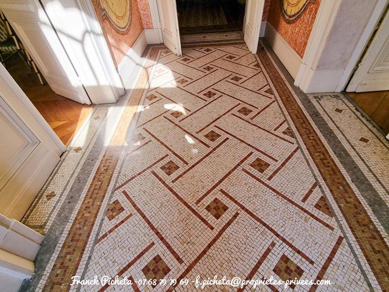 Demeure - 1 000 m² - 17 pièces