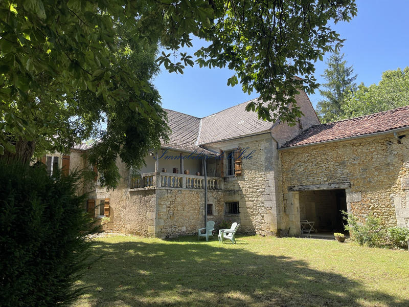 Maison - 230 m² - 9 pièces