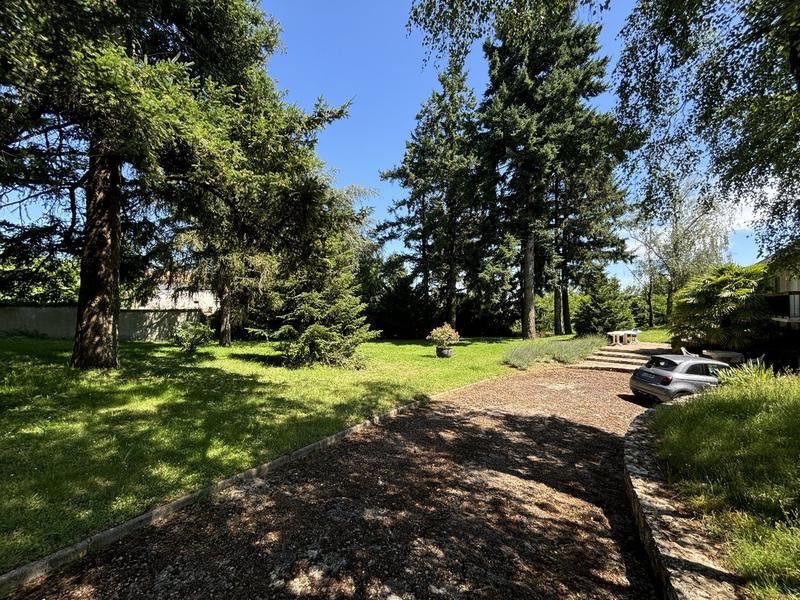 Maison - 323 m² - 17 pièces