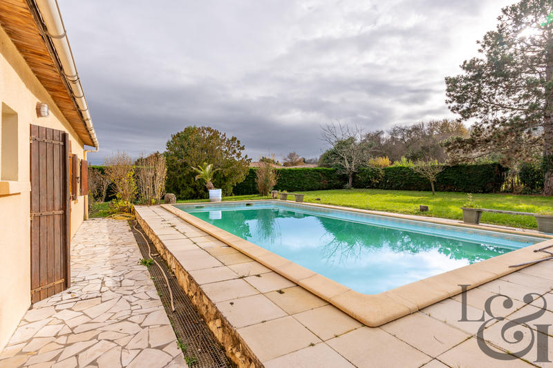 Maison - 365 m² - 13 pièces