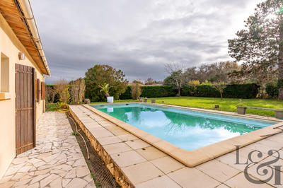 Maison - 365 m² - 13 pièces