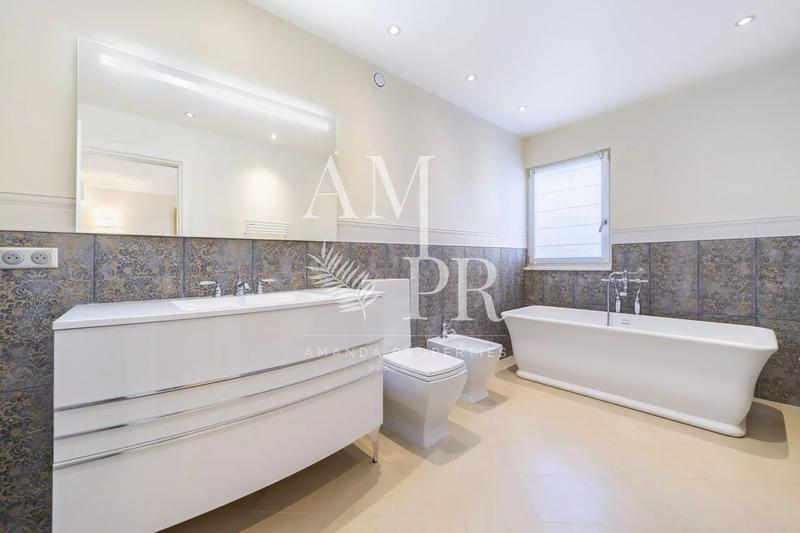 Villa - 257 m² - 4 pièces