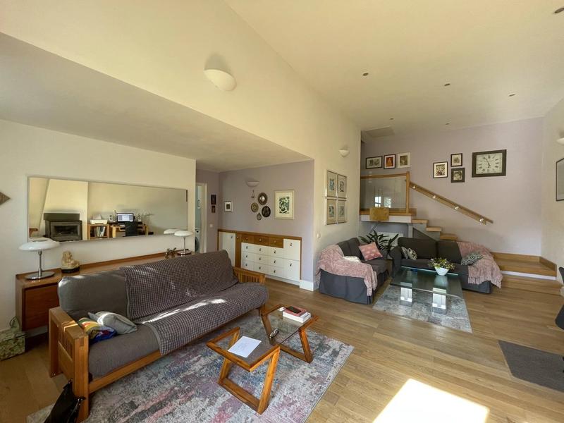 Maison - 201 m² - 9 pièces