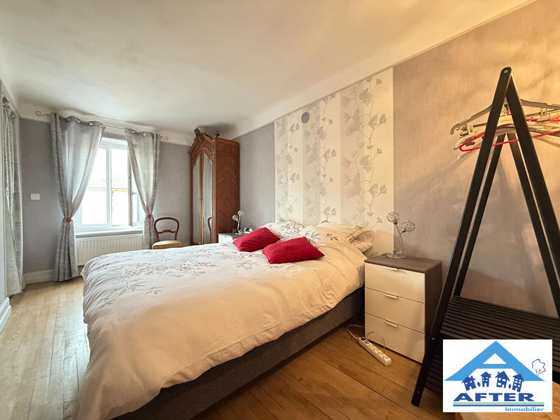 Maison - 237 m² - 8 pièces