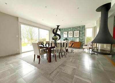 Maison - 245 m² - 7 pièces