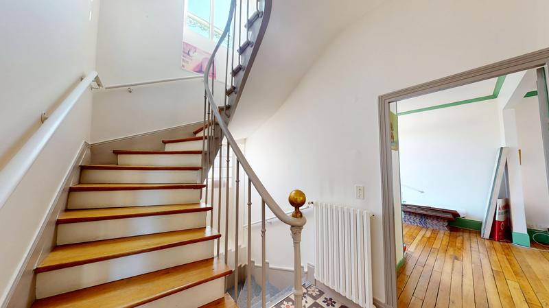 Maison - 201 m² - 7 pièces