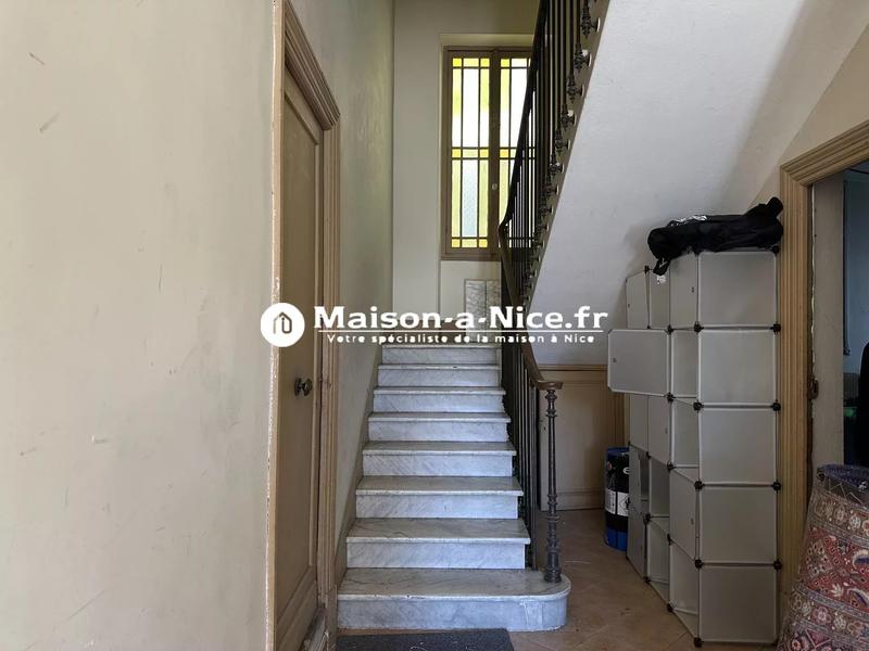 Maison - 300 m² - 12 pièces
