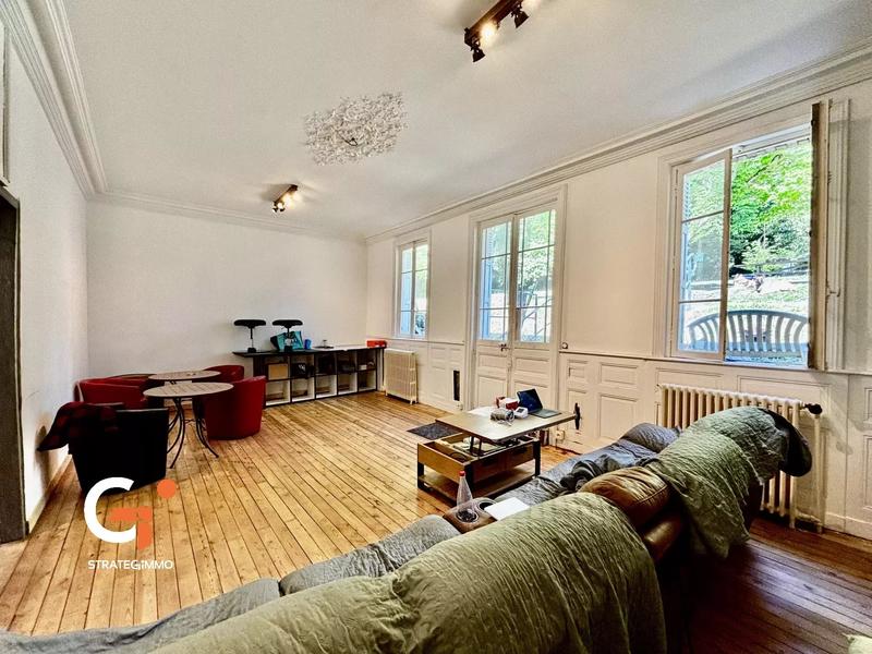 Maison - 349 m² - 10 pièces