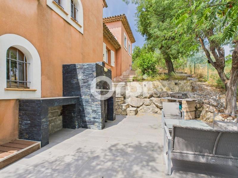 Maison - 226 m² - 6 pièces