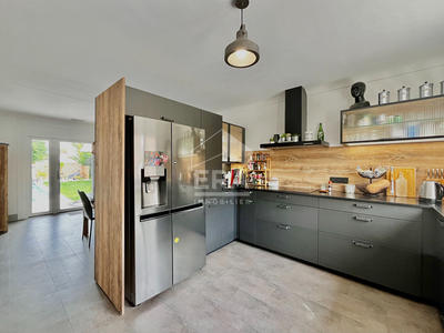 Maison - 93 m² - 4 pièces