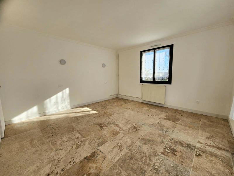 Maison traditionnelle - 194 m² - 9 pièces