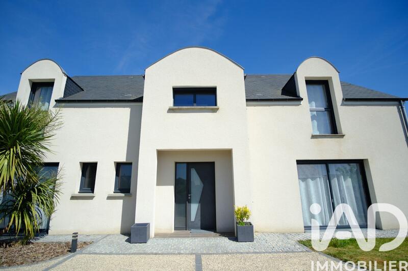 Maison - 218 m² - 7 pièces