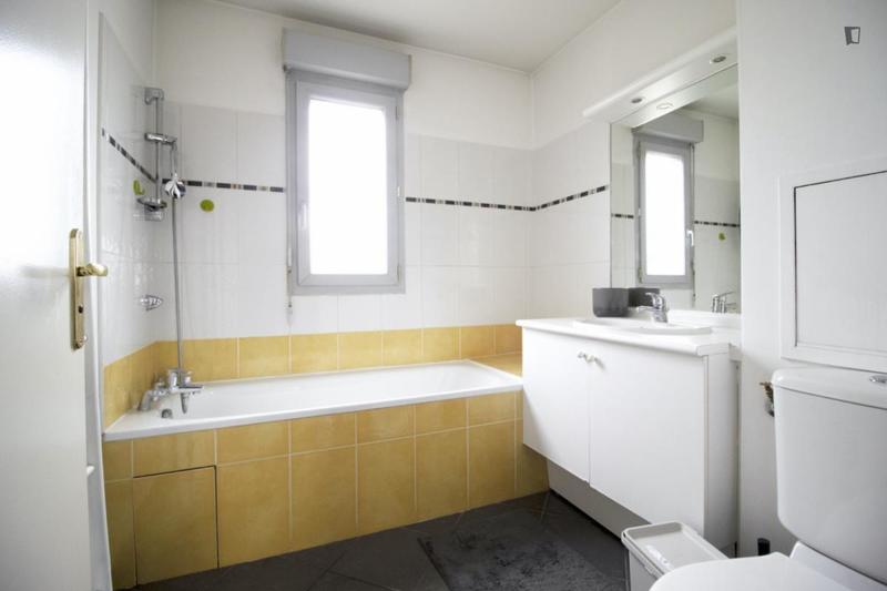 Chambre - 11 m² - 6 pièces