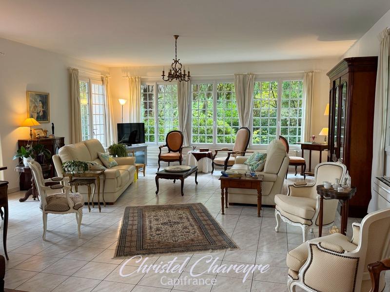 Maison - 196 m² - 8 pièces