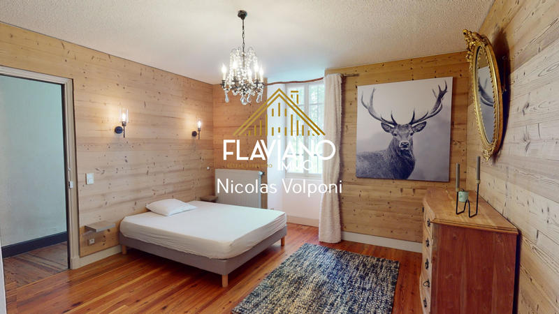 Maison - 205 m² - 7 pièces