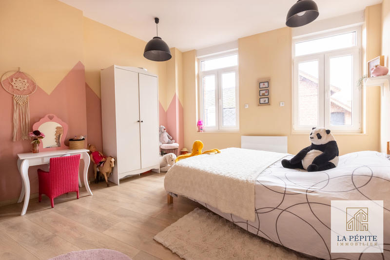 Maison - 230 m² - 9 pièces