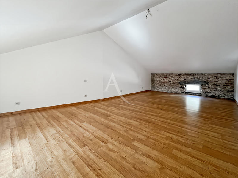 Maison - 230 m² - 8 pièces