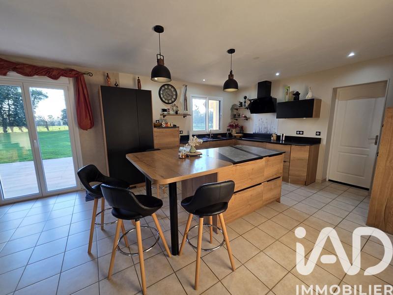 Maison - 161 m² - 8 pièces