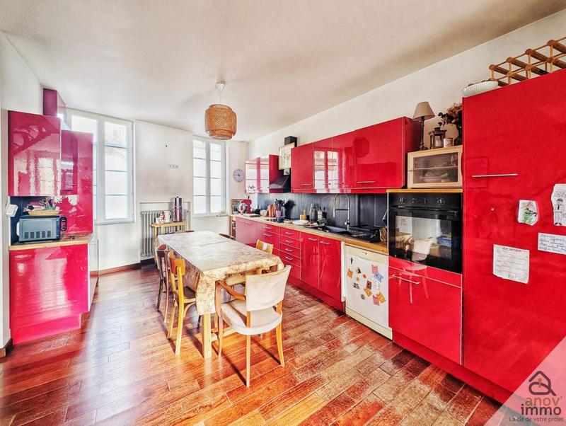 Maison de ville - 234 m² - 9 pièces