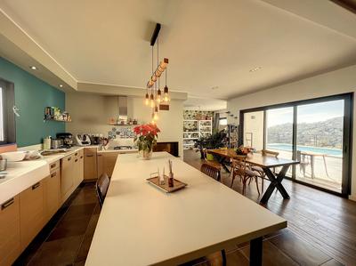 Maison - 195 m² - 5 pièces