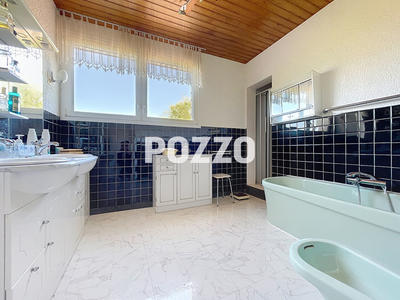 Maison - 160 m² - 8 pièces