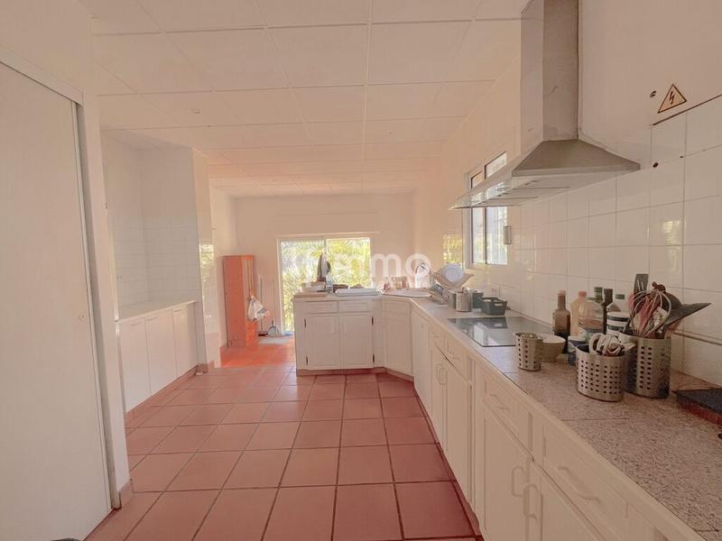 Maison - 240 m² - 7 pièces