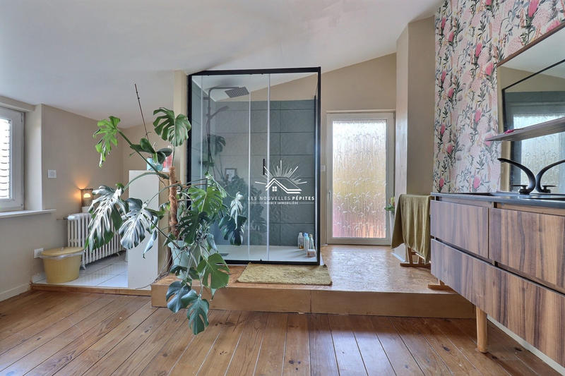 Maison - 240 m² - 10 pièces