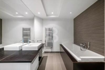 Villa - 587 m² - 8 pièces