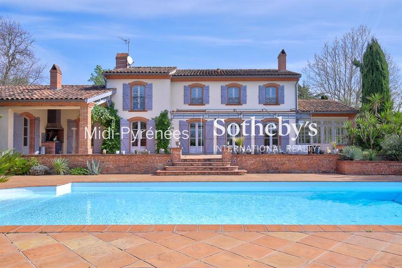 Maison - 300 m² - 10 pièces