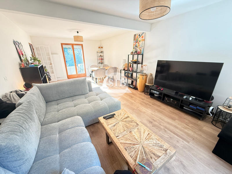 Maison traditionnelle - 93 m² - 4 pièces