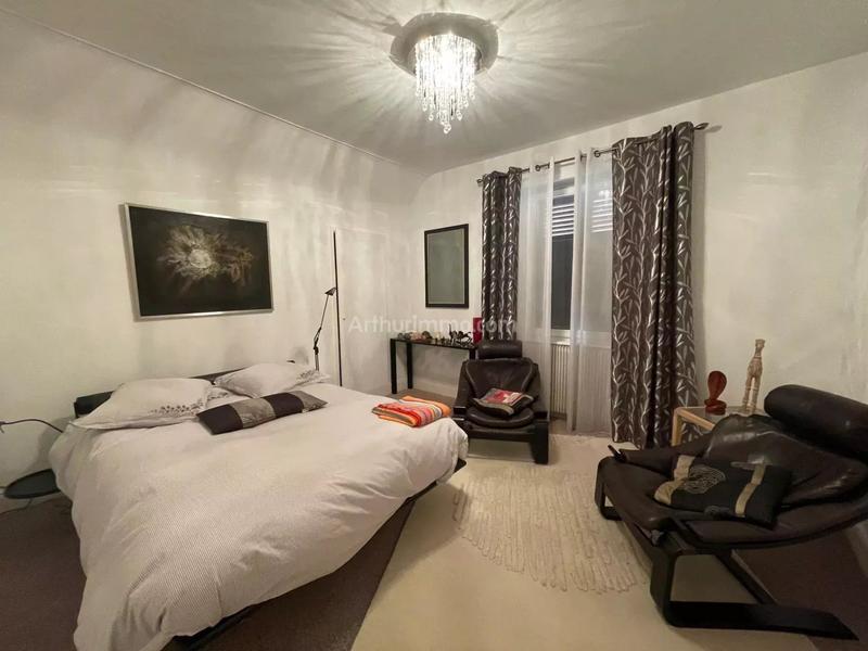 Maison - 260 m² - 8 pièces