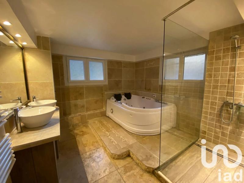 Maison - 186 m² - 8 pièces