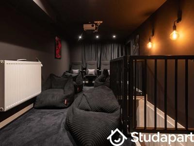 Appartement - 240 m² - 1 pièce