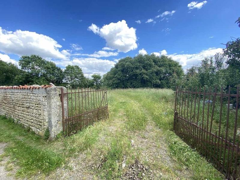 Terrain constructible - 1 040 m²