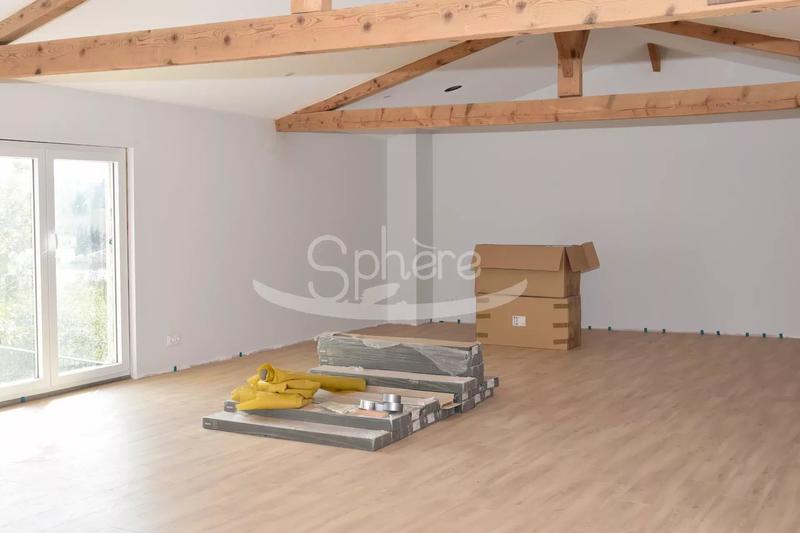 Maison - 248 m² - 10 pièces