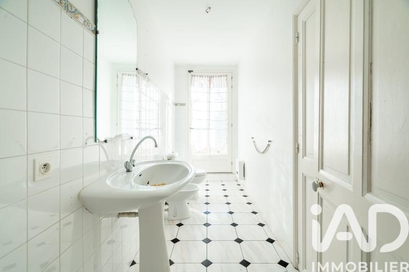 Maison - 245 m² - 9 pièces