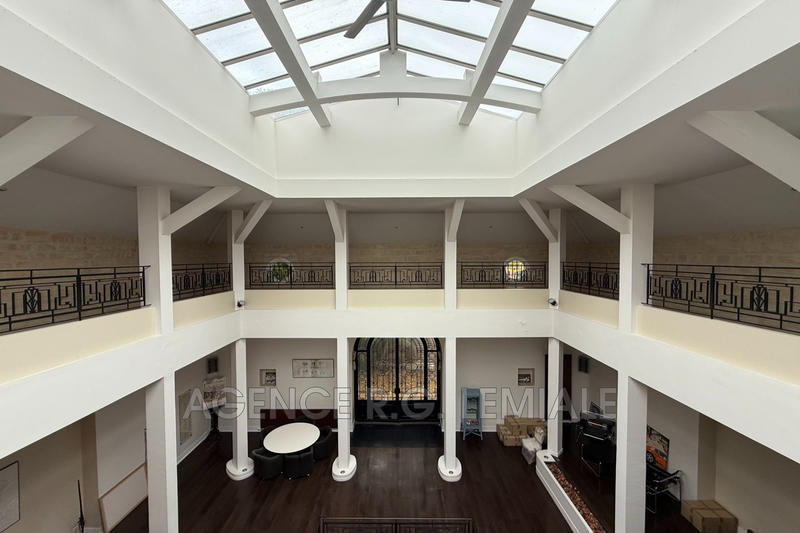 Maison - 937 m² - 15 pièces