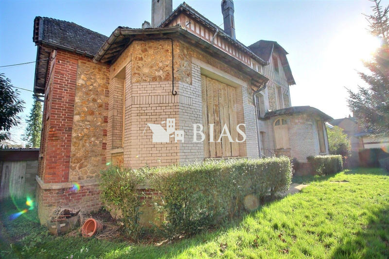 Maison - 256 m² - 12 pièces