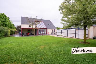 Maison - 210 m² - 7 pièces