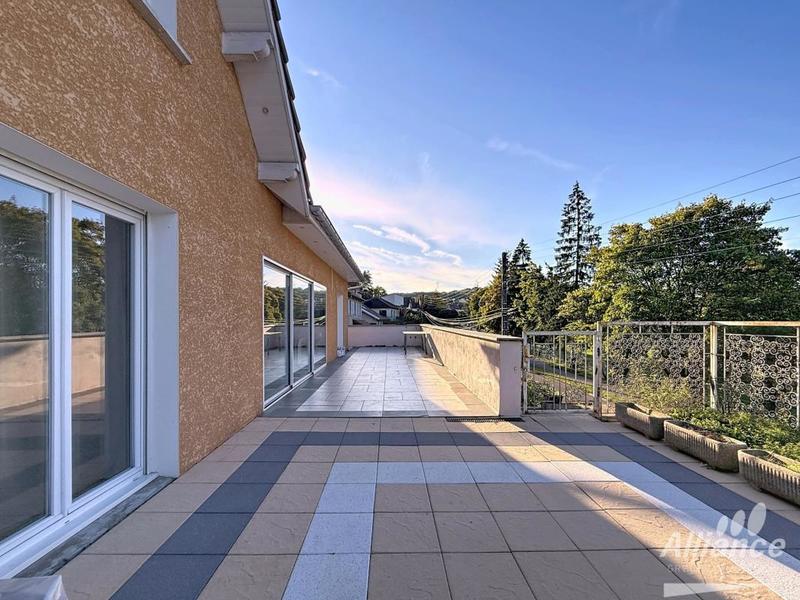 Maison - 222 m² - 9 pièces