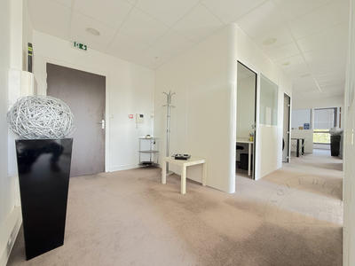 Bureau - 68 m² - 7 pièces