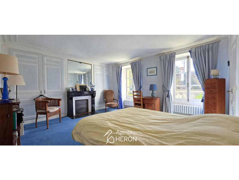 Maison - 374 m² - 10 pièces