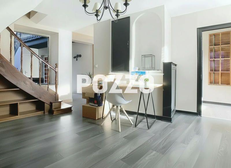 Maison - 215 m² - 12 pièces