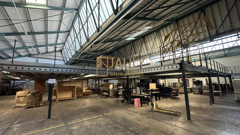 Entrepôt - 2 200 m²