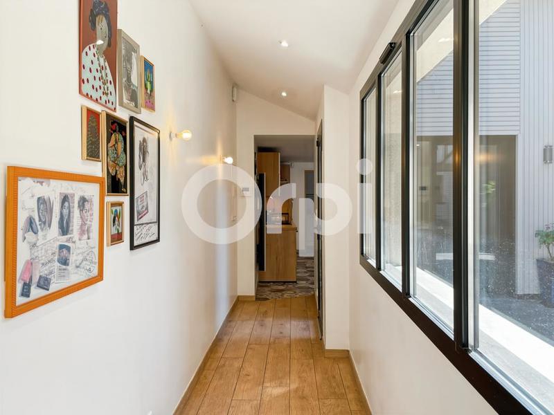 Propriété - 276 m² - 10 pièces