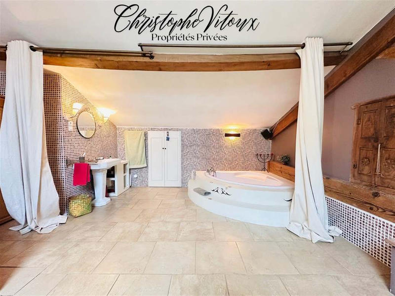 Maison - 231 m² - 7 pièces